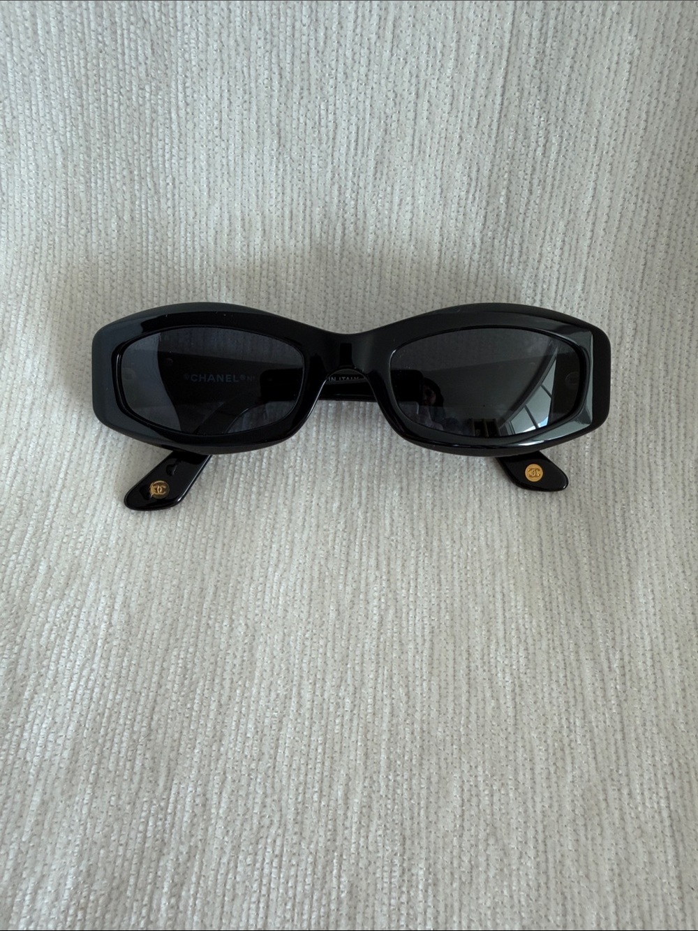 CHANEL Vintage 5014 Black Rectangular Logo quilted arm sunglasses
